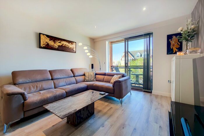 2 Bedroom Flat To Rent In Warwick House, Worple Road, SW19