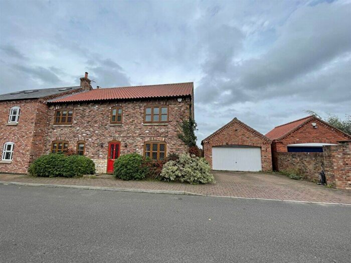4 Bedroom Semi-Detached House To Rent In Wesley Way, North Scarle Lincolnshire, LN6