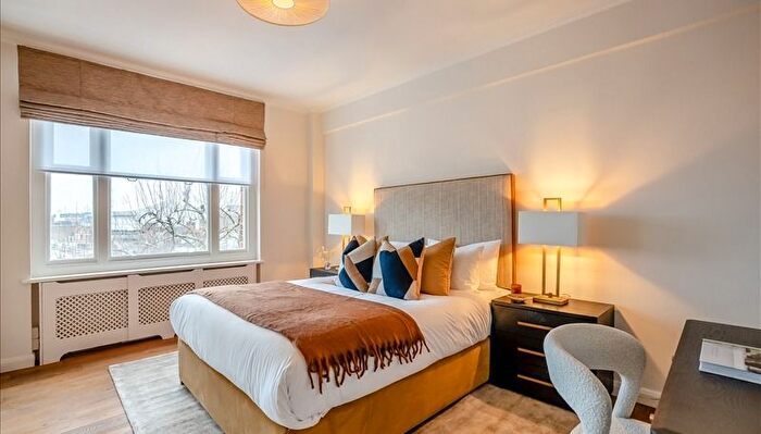 1 Bedroom Flat To Rent In Hill Street, Mayfair, W1J