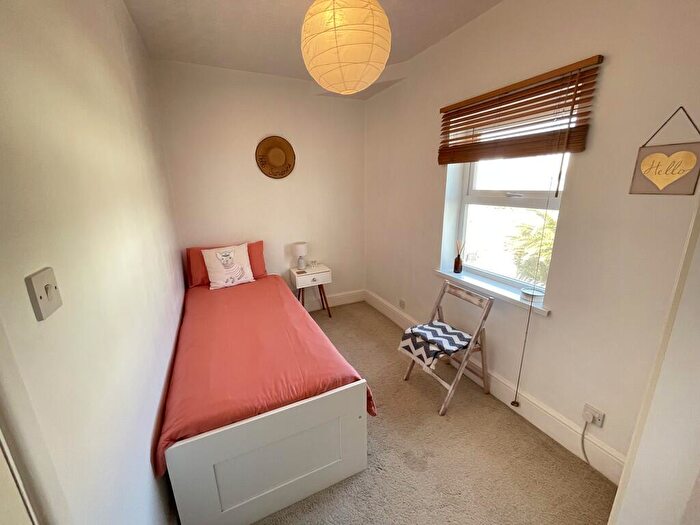 2 Bedroom Apartment To Rent In South Parade, Southsea, PO4