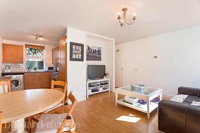 1 Bedroom Flat To Rent In Bobbin Close, London, SW4