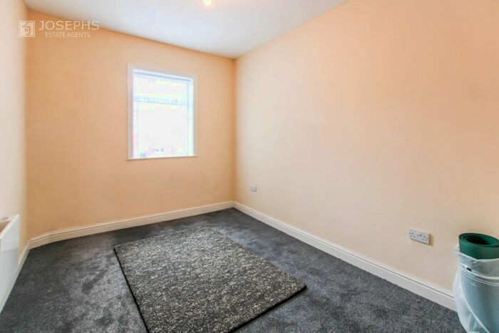 2 Bedroom Flat To Rent In St.Helens Road, Bolton, BL3