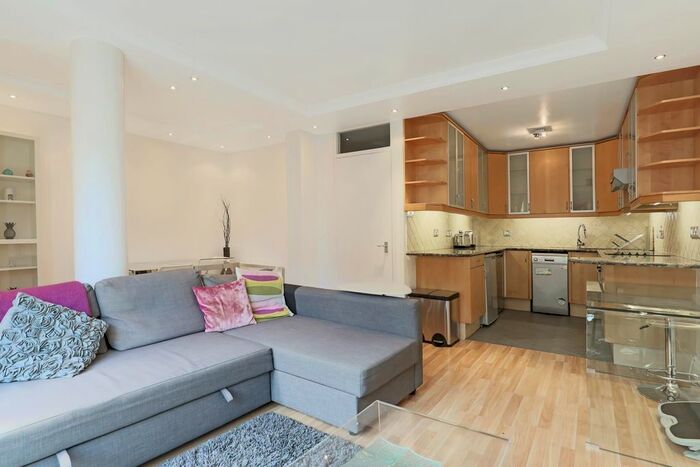 1 Bedroom Flat To Rent In The Colonnades, Porchester Square, W2