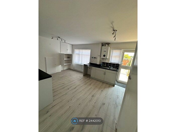 3 Bedroom Semi-Detached House To Rent In Romsey Close, Stanford-Le-Hope, SS17