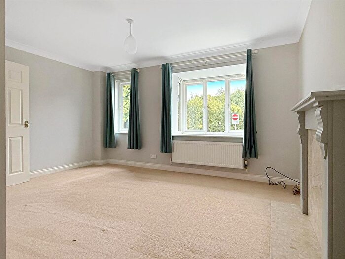 3 Bedroom Detached House For Sale In Fairacre Avenue, Barnstaple, EX32