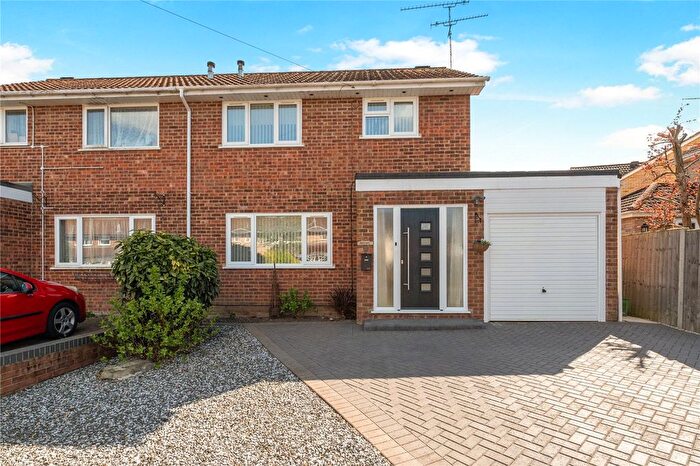 3 Bedroom Semi Detached House For Sale In Lymington Avenue, Yateley, Hampshire, GU46
