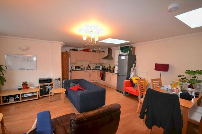 3 Bedroom Flat To Rent In Addington Road, Reading, RG1