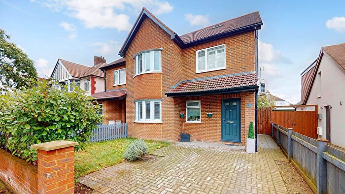 4 Bedroom Semi Detached House For Sale In Hanworth Road, Whitton, TW4