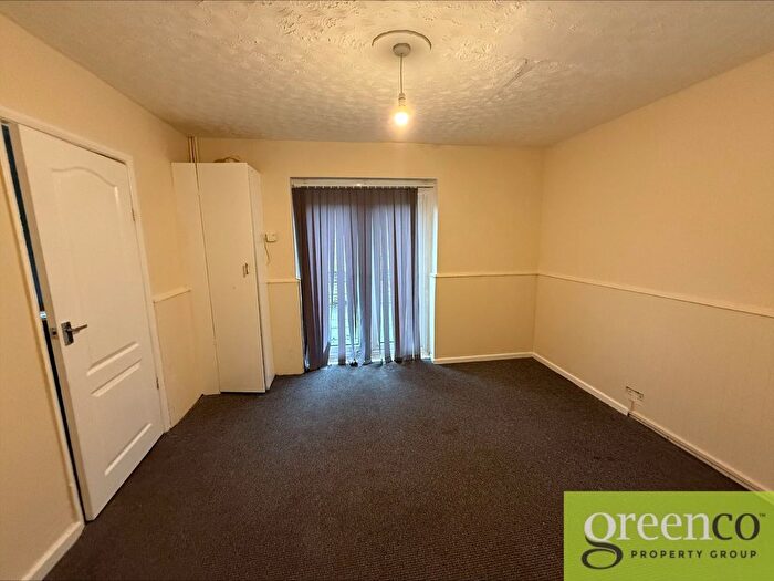 4 Bedroom Semi-Detached House To Rent In Parkway, Little Hulton, Salford, M38