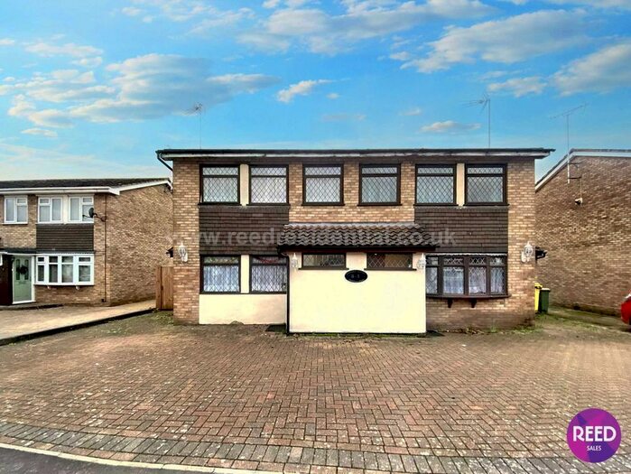 8 Bedroom Detached House To Rent In Dorset Gardens, Rochford, SS4