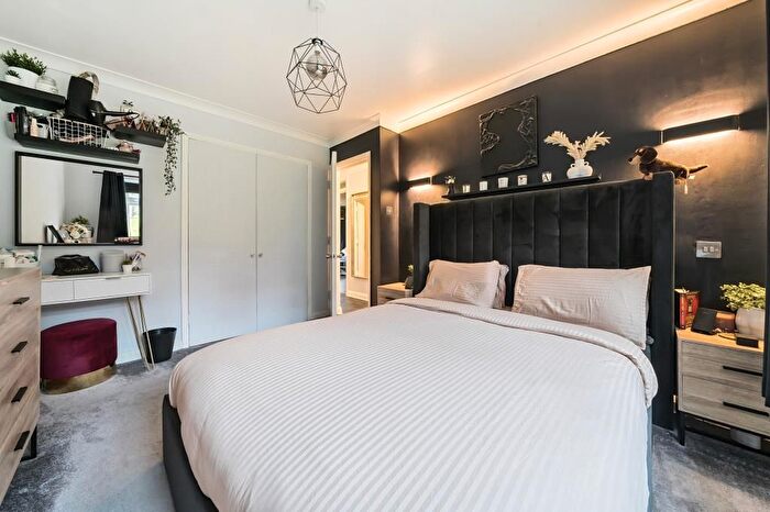 2 Bedroom Flat For Sale In High Wycombe, Train Station, Buckinghamshire, HP13