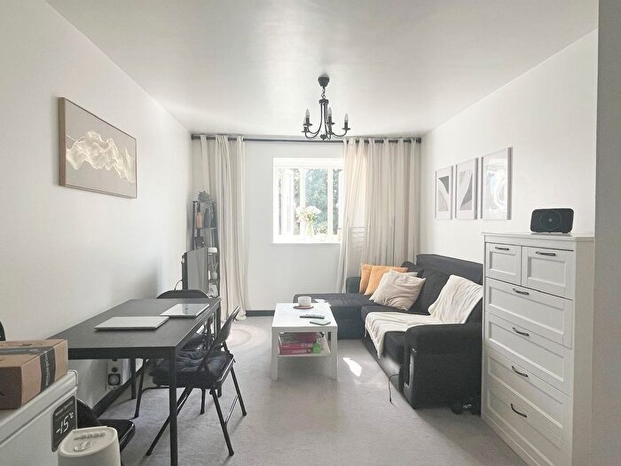1 Bedroom Flat To Rent In Trinity Close, Leytonstone, E11