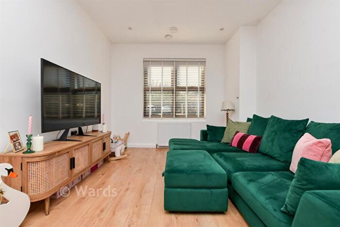 2 Bedroom Flat For Sale In Wraik Hill, Whitstable, Kent, CT5