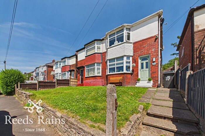 3 Bedroom Semi Detached House For Sale In Edgehill Crescent, Leyland, Lancashire, PR25