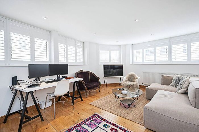 2 Bedroom Flat To Rent In Old Street, Old Street, London, EC1Y