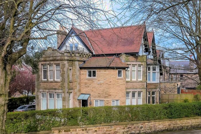 3 Bedroom Flat For Sale In South Drive, Harrogate, HG2