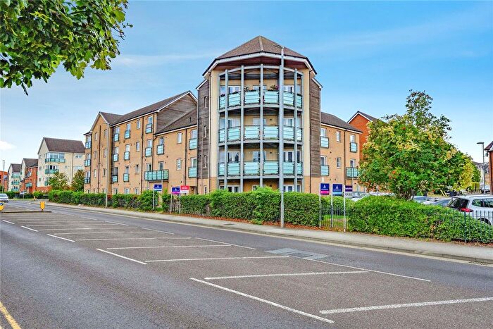 2 Bedroom Flat For Sale In Daimler Drive, Dunstable, Bedfordshire, LU6