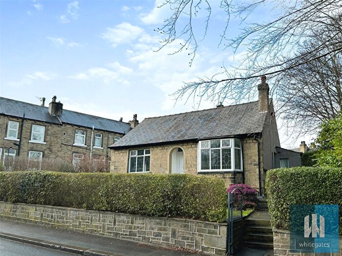 3 Bedroom Bungalow To Rent In Blacker Road, Birkby, Huddersfield, HD2