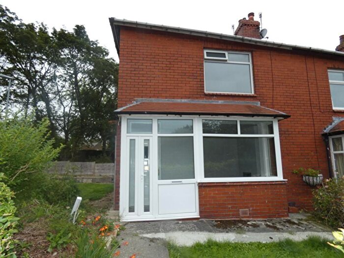 2 Bedroom Terraced House To Rent In Clifton Holm, OL3