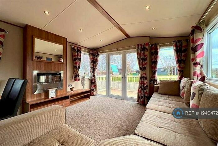 2 Bedroom Mobile Home To Rent In Sea-Breeze, Harwich, CO12