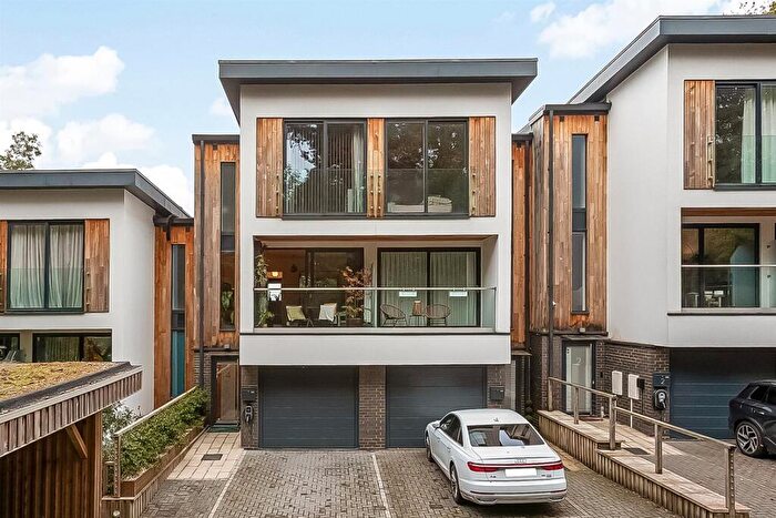 4 Bedroom Town House For Sale In Holt Place, Purley, CR8