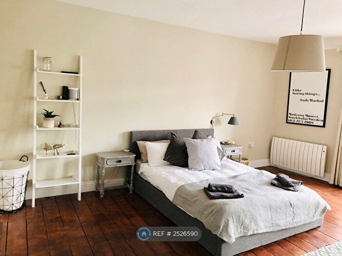 2 Bedroom Flat To Rent In High Street, Westbury-On-Trym, Bristol, BS9
