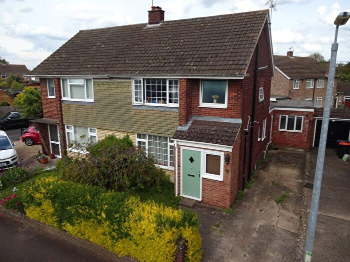 5 Bedroom Semi-Detached House For Sale In Dalling Drive, Houghton Regis, Dunstable, Bedfordshire, LU5