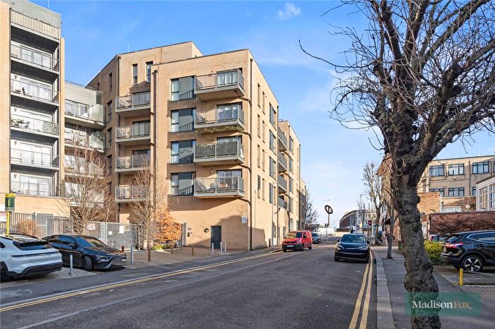 1 Bedroom Flat To Rent In Clarence Avenue, Ilford, IG2