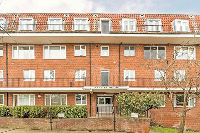 2 Bedroom Flat To Rent In Ballards Lane, Finchley, N3
