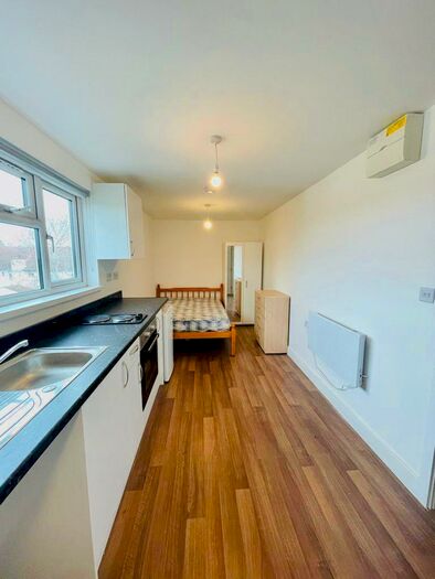 Studio To Rent In Woodville Gardens, NW11
