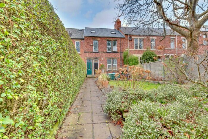 2 Bedroom Flat For Sale In Earls Drive, Low Fell, Gateshead, NE9
