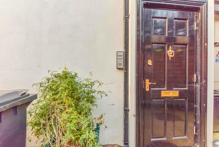 1 Bedroom Flat To Rent In High Street West, Uppingham, Oakham LE15