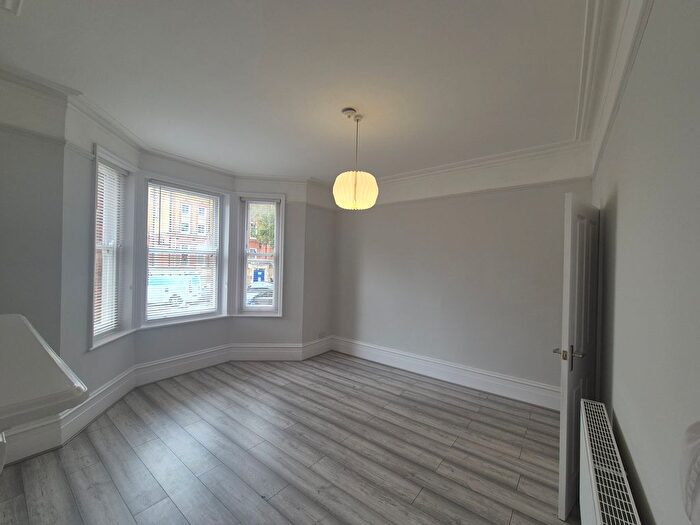 2 Bedroom Flat To Rent In Essendine, London, W9