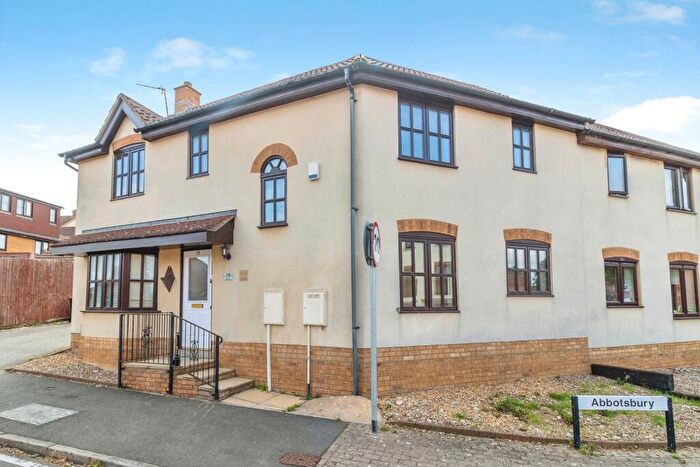 4 Bedroom Semi Detached House For Sale In Abbotsbury, Westcroft, Milton Keynes, Buckinghamshire, MK4