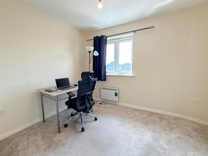 2 Bedroom Flat For Sale In Grebe Close, Dunston, Gateshead, NE11