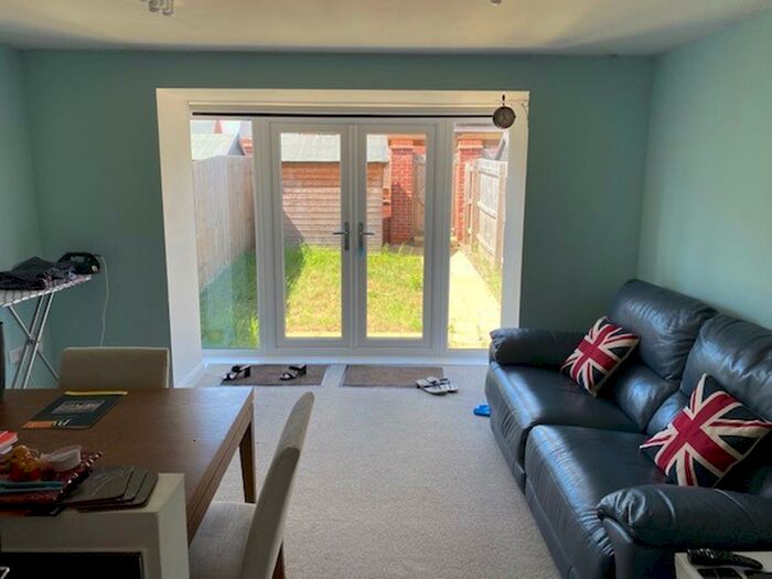 4 Bedroom Town House To Rent In King Alfred Way, Great Denham, MK40