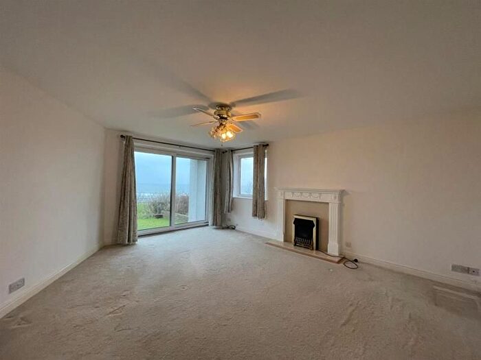 2 Bedroom Flat To Rent In Scholes Park Road, Scarborough, YO12