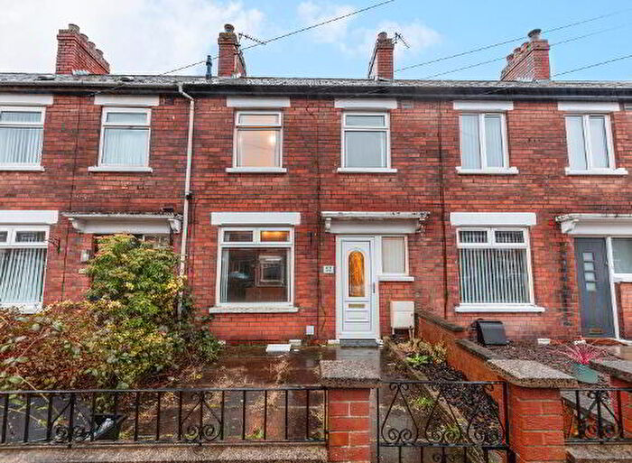 3 Bedroom Mid Terraced House For Sale In Sandbrook Park, Belfast, BT4