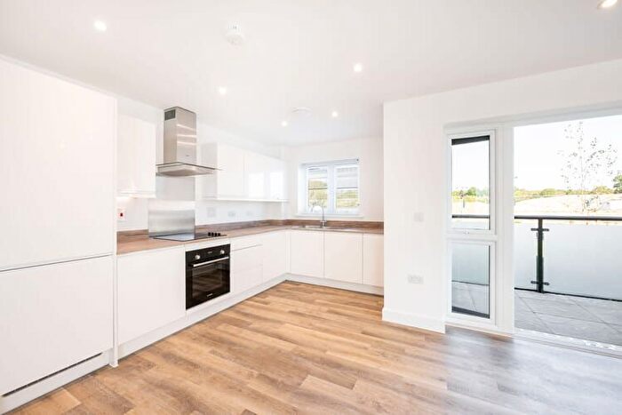 2 Bedroom Flat For Sale In So Resi Finchampstead, RG40