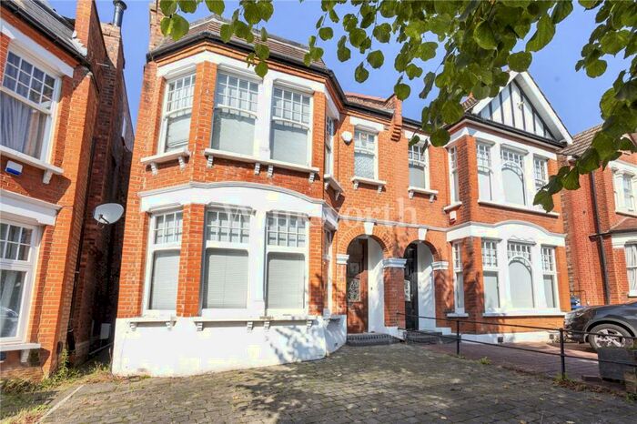 4 Bedroom House To Rent In Lakeside Road, London, N13