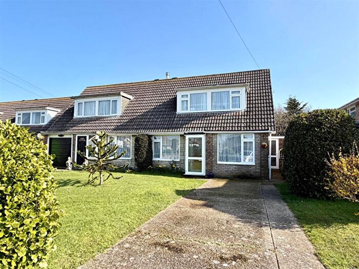 3 Bedroom Semi-Detached Bungalow For Sale In Barton Close, East Cowes, PO32