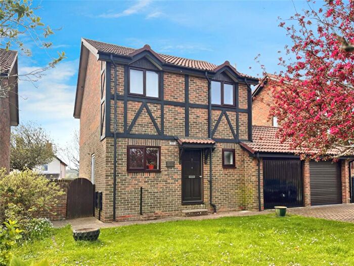 3 Bedroom Link Detached House For Sale In Audley Court, Freshwater, Isle Of Wight, PO40