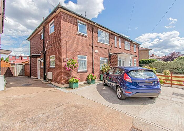 2 Bedroom Maisonette For Sale In Lansbury Drive, Hayes, UB4