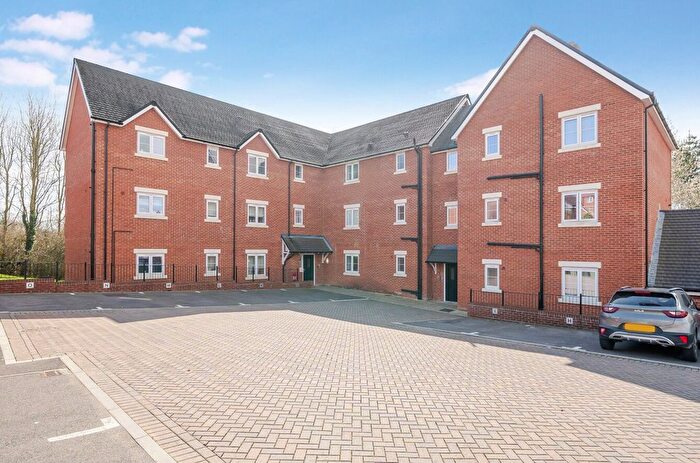 1 Bedroom Flat For Sale In Clover Grove, Alton, Hampshire, GU34