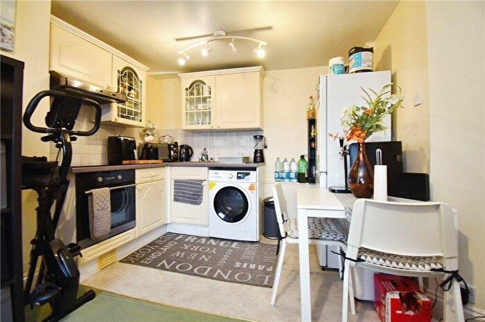 1 Bedroom Apartment For Sale In Bell Street, Romsey, Hampshire, SO51