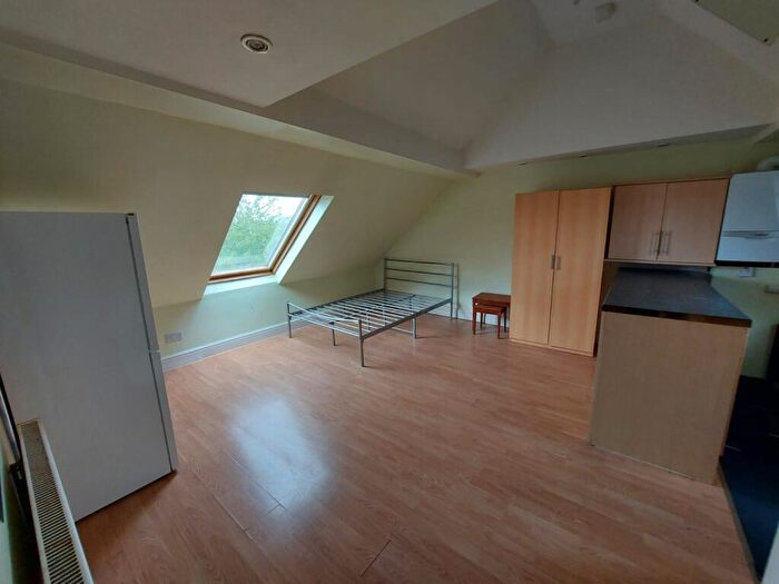 Flat To Rent In High Street, Harrow, HA3