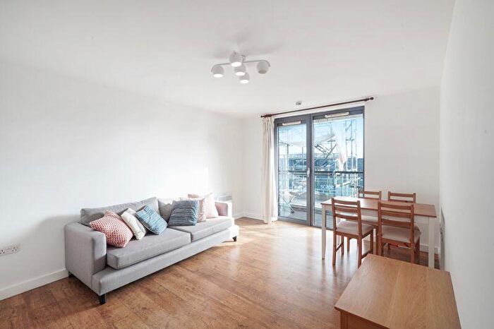 2 Bedroom Apartment To Rent In Palmers Road, Bethnal Green, E2