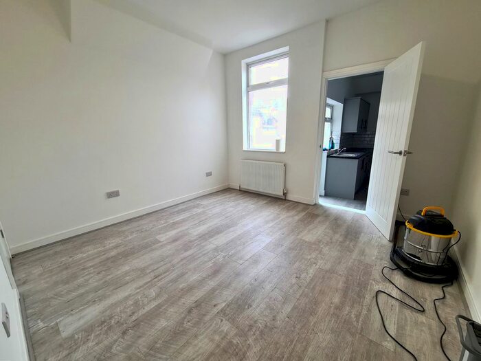 3 Bedroom End Of Terrace House To Rent In Carmelite Road, Coventry, West Midlands, CV1
