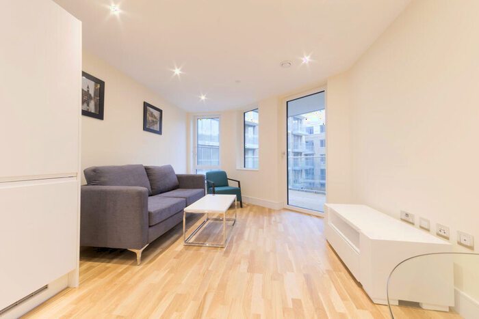 2 Bedroom Apartment To Rent In Birkdale House, St. Annes Street, Limehouse, London, E14