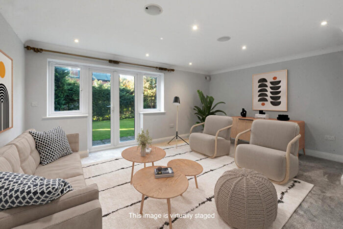 2 Bedroom Flat For Sale In Lawn Close, Datchet, SL3